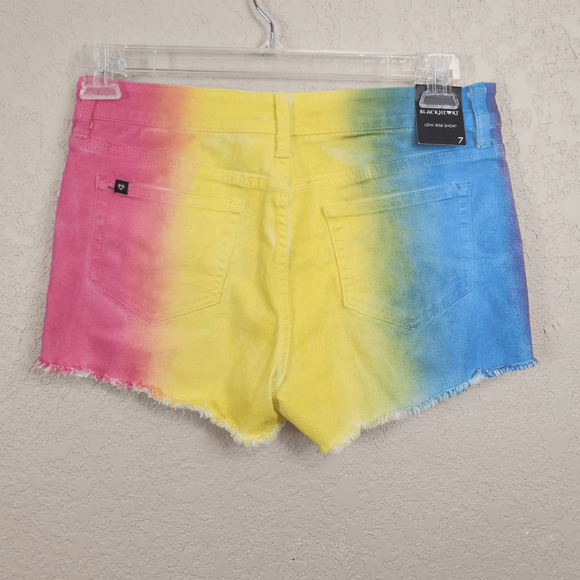 Hot Topic Black Heart Rainbow Spray Painted Low Rise Shorts Size 7 NWT (4436) - Picture 2 of 5